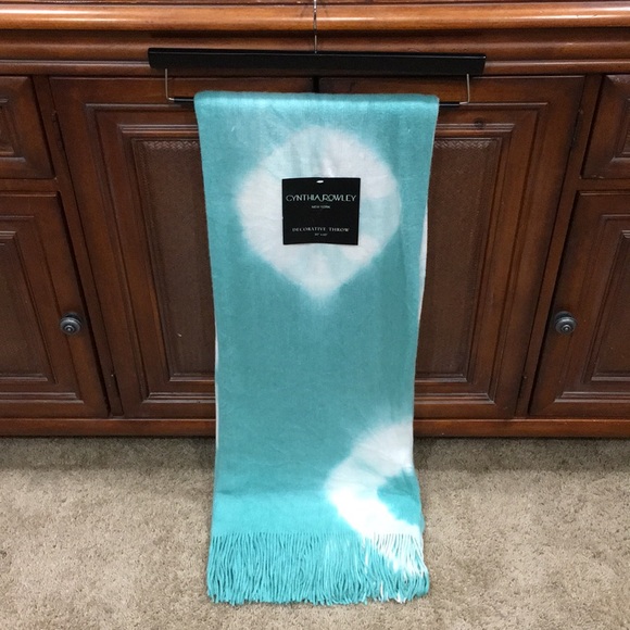 💯CYNTHIA ROWLEY💯 COLLECTION LIMITED BLANKETS LOT - Picture 3 of 4